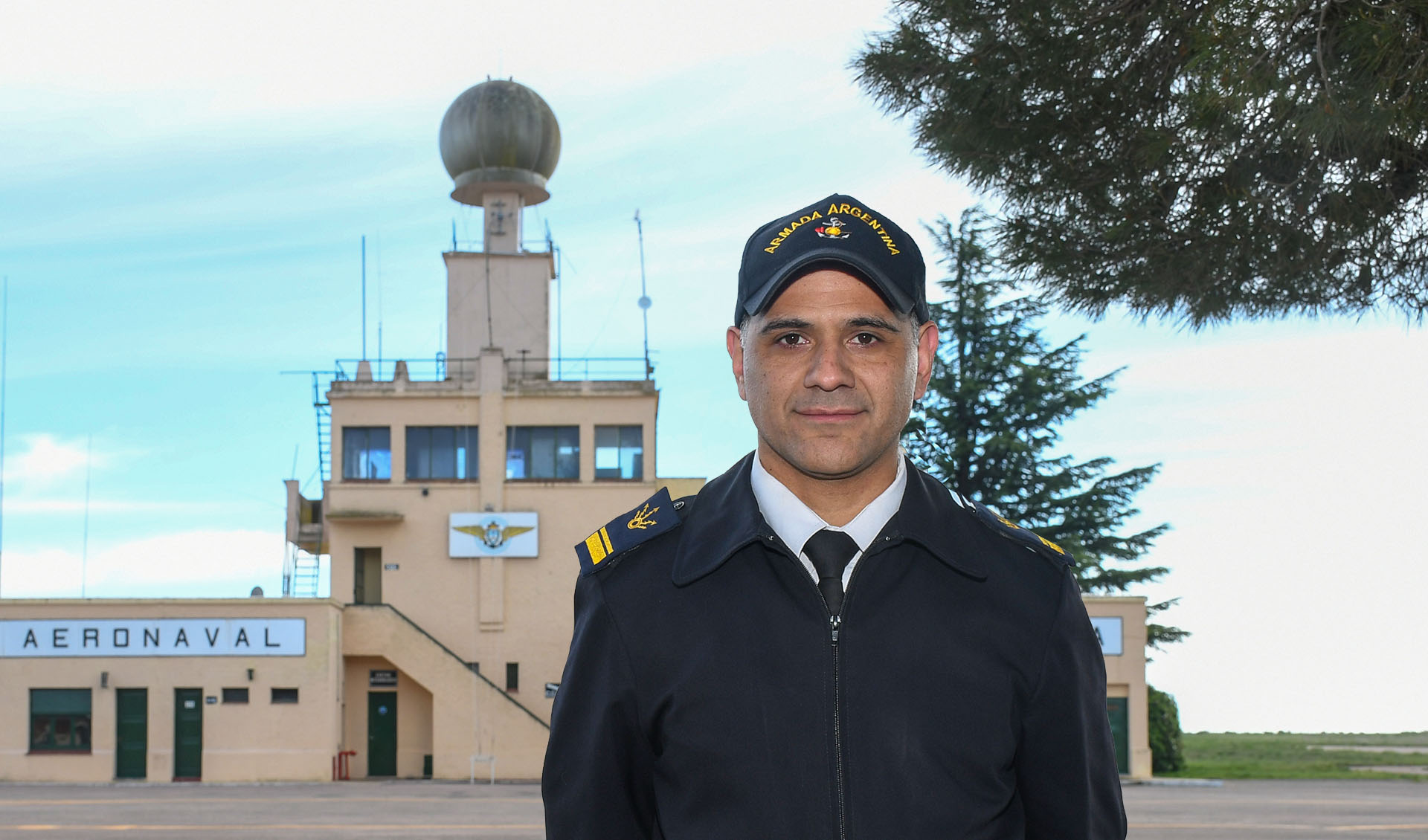 En el Día del Comunicante, el Suboficial Segundo Damián Emiliano Bustos, relata su carrera en la especialidad naval y su experiencia en la Armada Argentina. 
