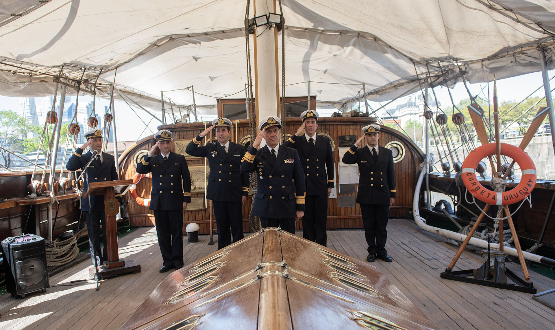 A bordo del buque museo se realizó un acto en recuerdo del inicio de la misión que en 1903 culminó con el rescate de la expedición antártica sueca liderada por el doctor Otto Nordenskjöld.