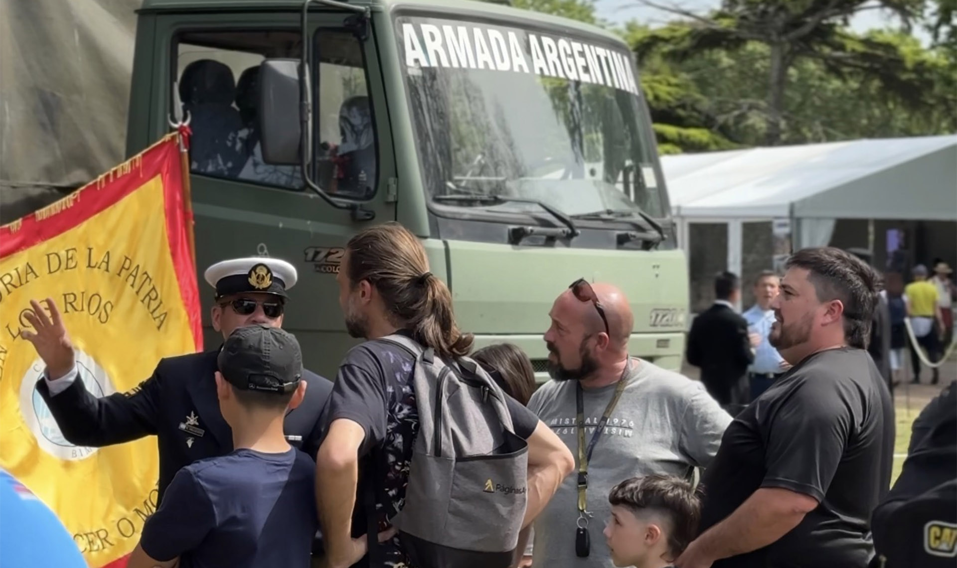 En el Hipódromo de San Isidro, la muestra de autos y motos de colección más importante de Sudamérica contó con un stand informativo de la Institución y una muestra estática del Batallón de Infantería de Marina N° 3.