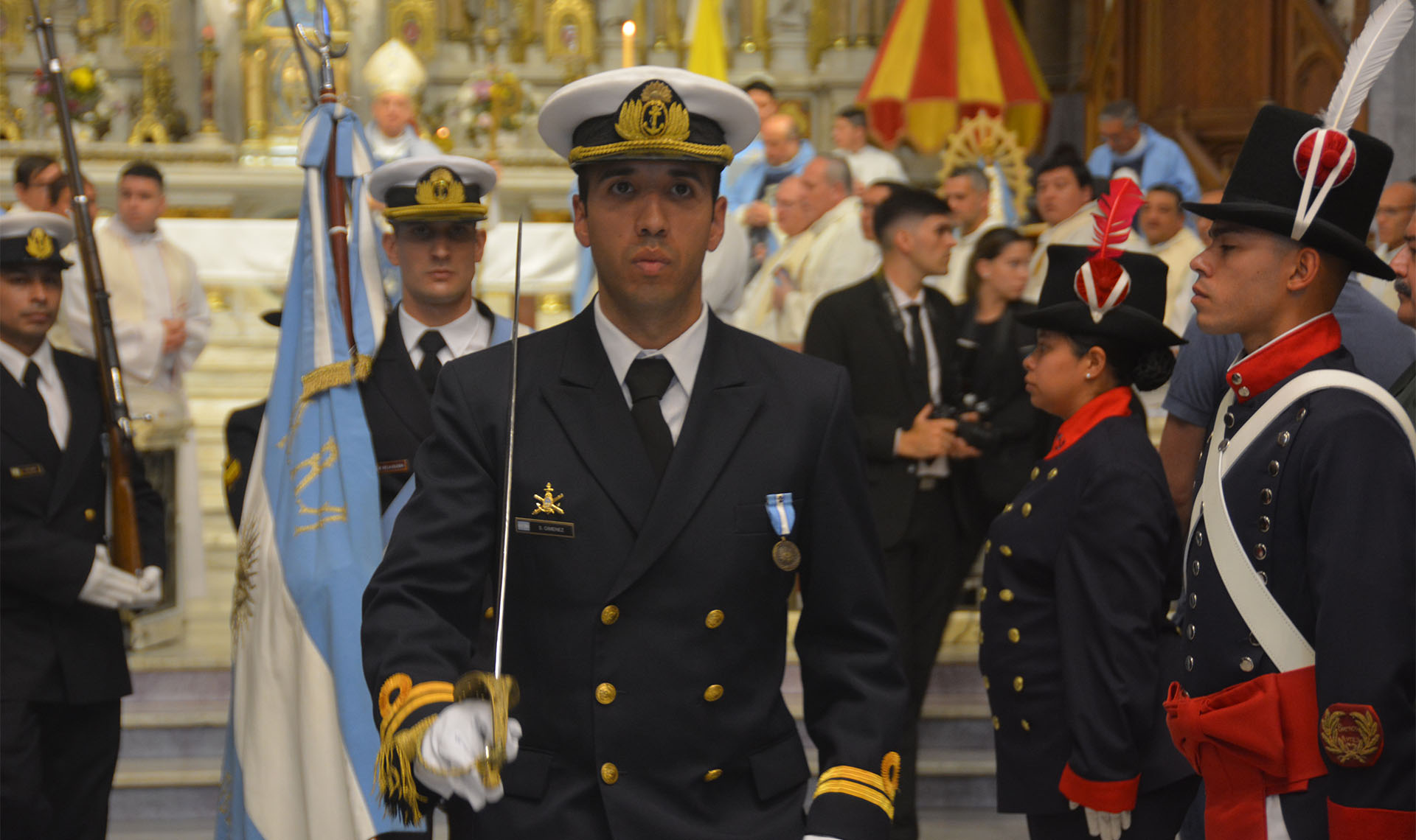 La misa fue oficiada por el obispo castrense, Monseñor Santiago Olivera.