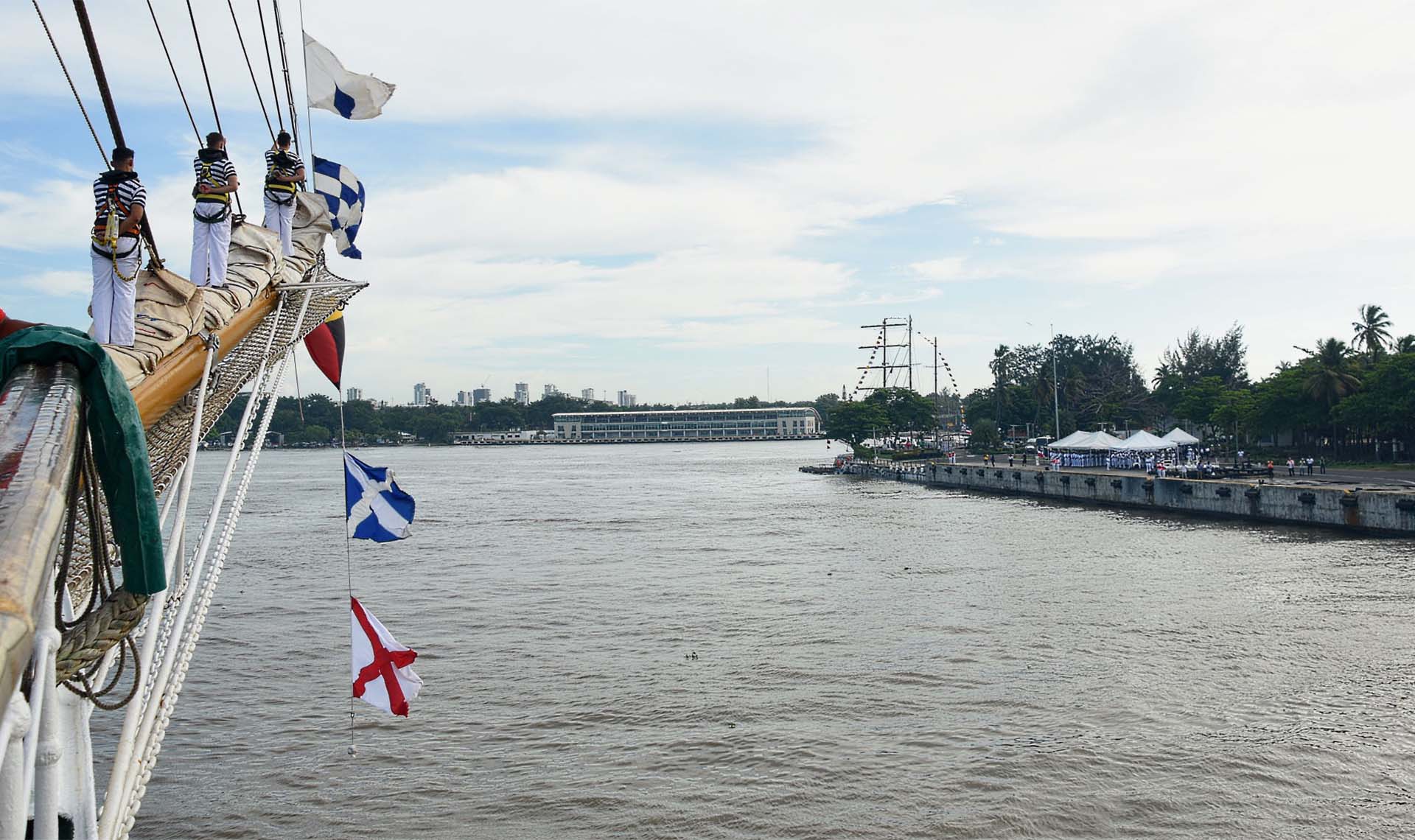 Procedente desde Baltimore, Estados Unidos de América, luego de 9 días de navegación permaneció fondeada en la Bahía de Santo Domingo, ciudad donde tomó muelle esta mañana.