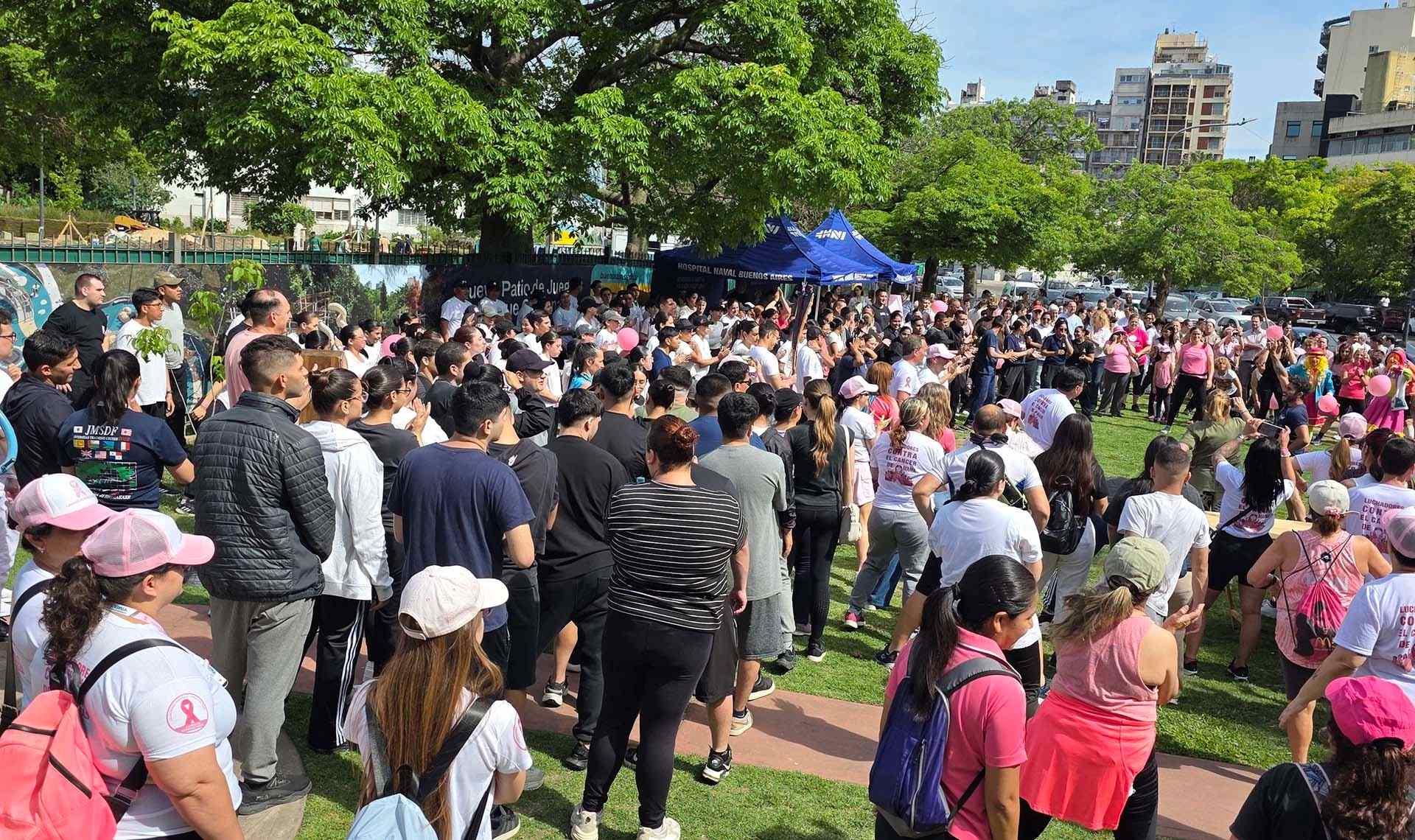 En el marco del mes de sensibilización sobre el Cáncer de Mama, hospitales y destinos navales realizaron actividades para concientizar sobre esta enfermedad.