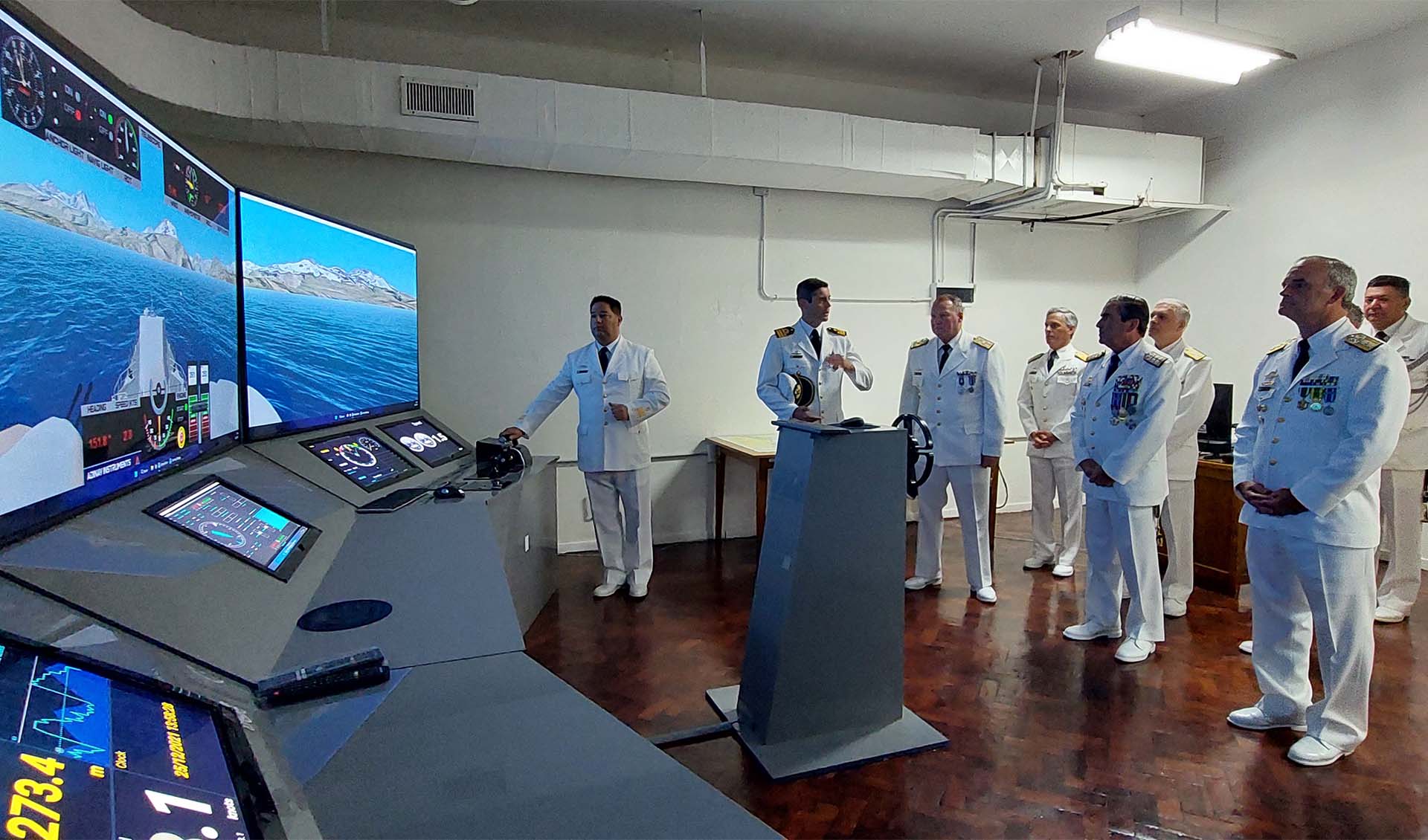 La Comitiva estuvo encabezada por el Jefe del Estado Mayor General de la Armada, Almirante Carlos María Allievi. Fueron recibidos por el Comandante de la Flota de Mar, Contraalmirante José Alberto Martí Garro. 