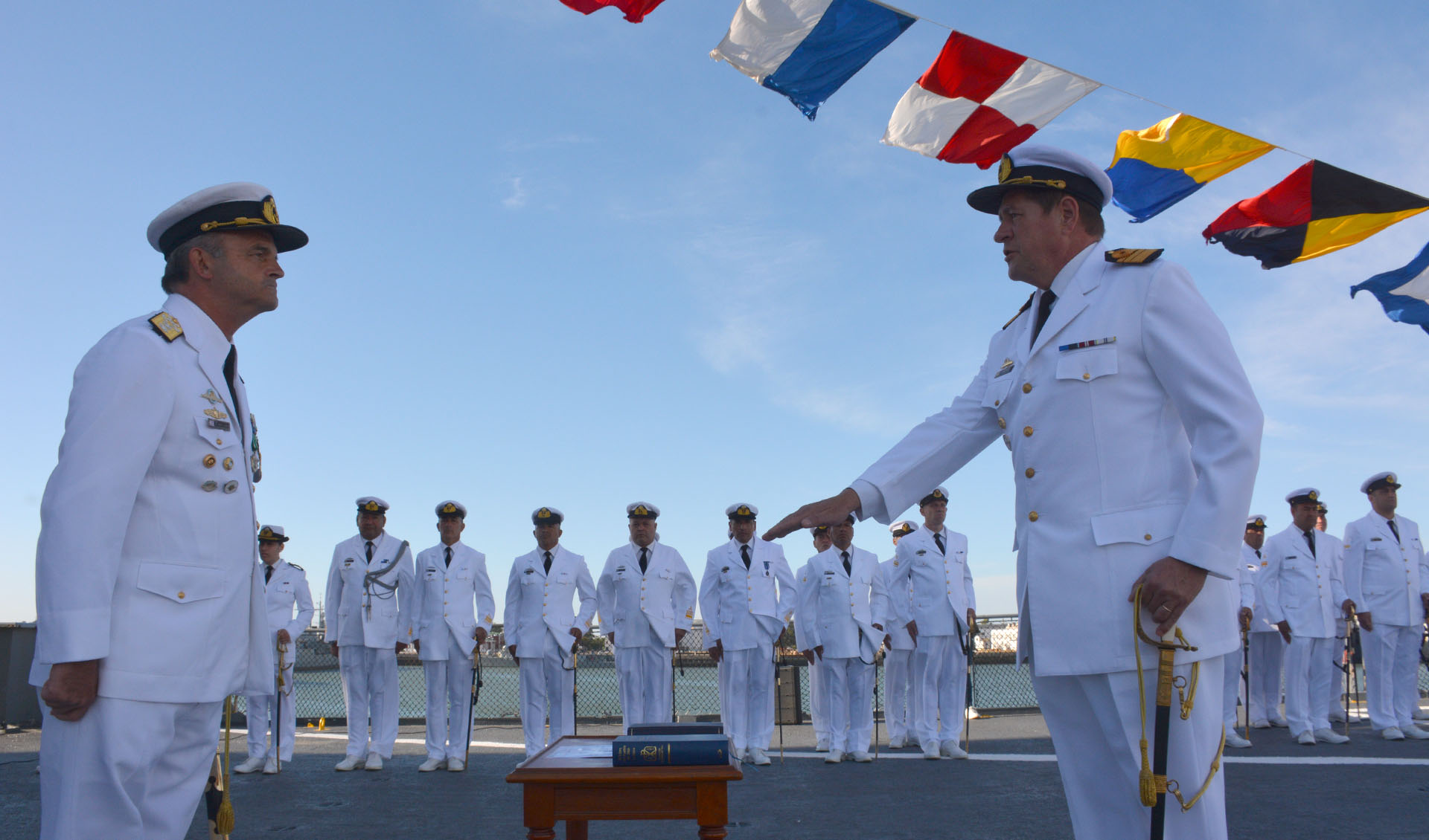 Se trata del Capitán de Navío Fernando Pablo González.
