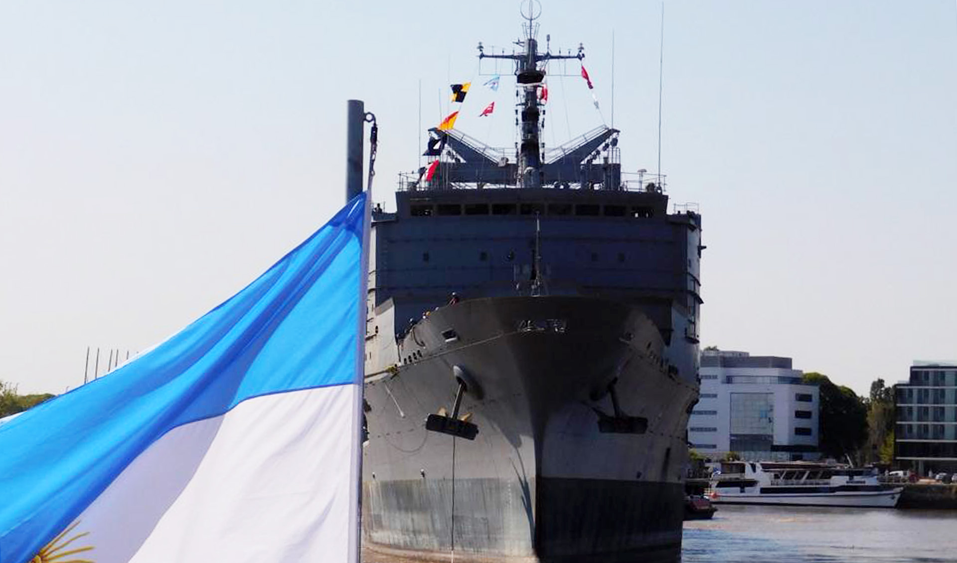 Se abastece en el puerto de Buenos Aires, de cara a las próximas etapas de la CAV donde operará como puente logístico.
