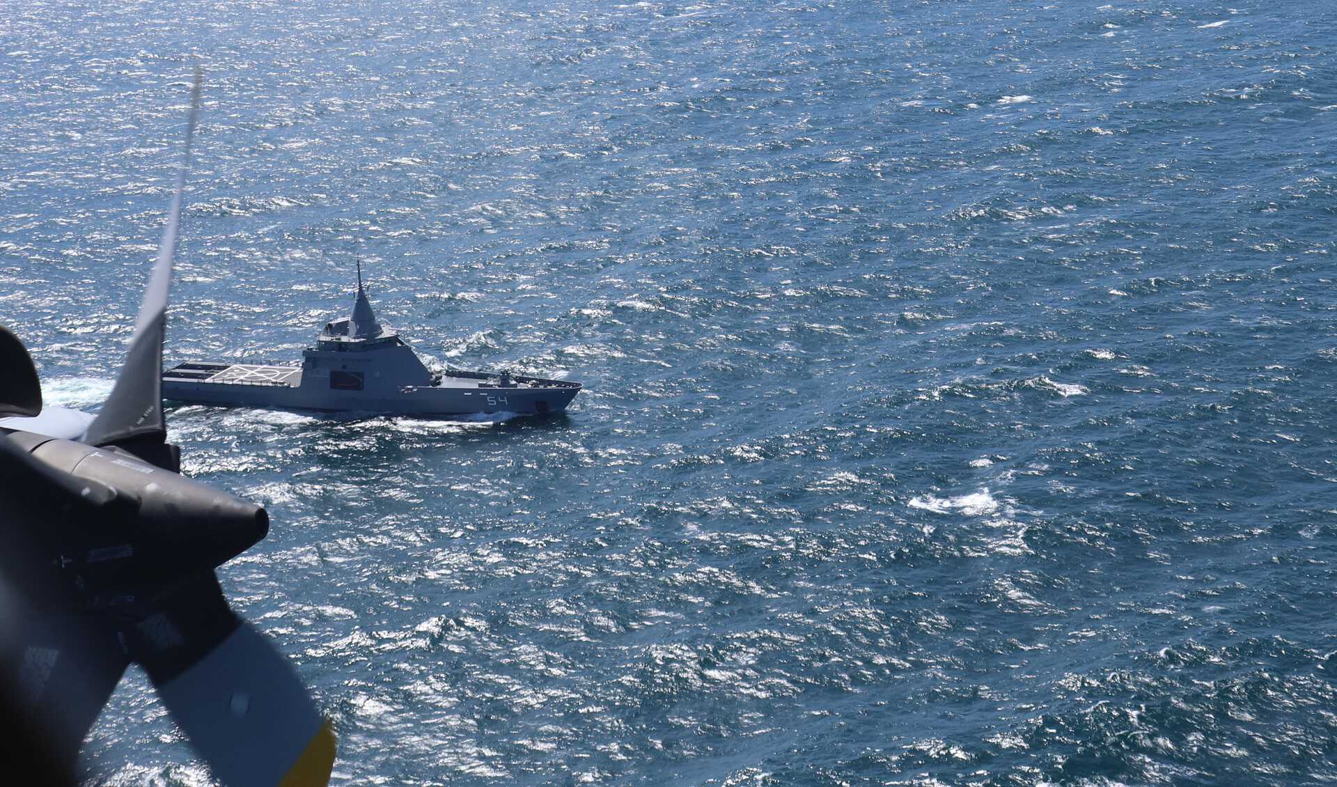 La Armada Argentina dio continuidad a las tareas de vigilancia y el control de los espacios marítimos empleando medios navales y aéreos.