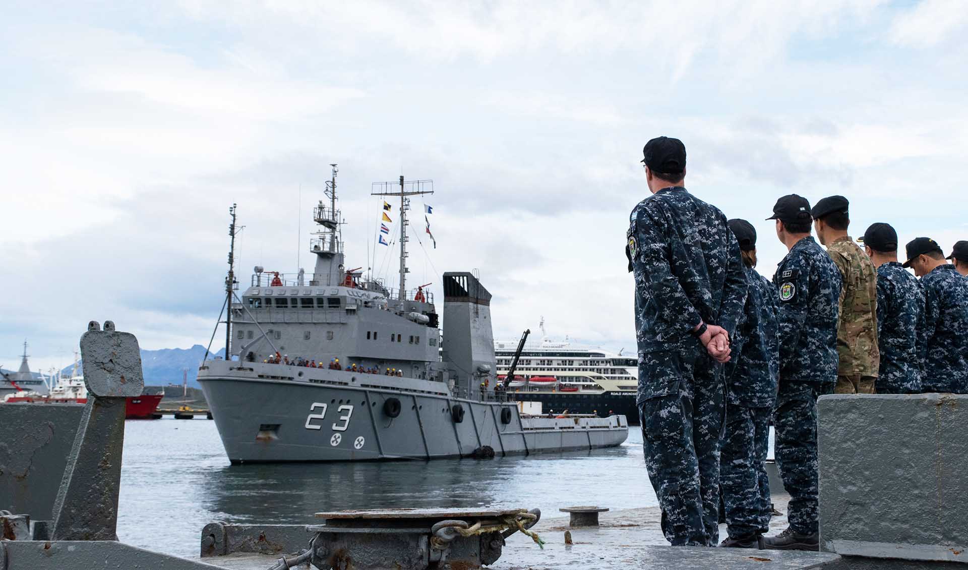 El aviso ARA “Bahía Agradable” zarpó desde la capital fueguina para asumir este viernes como Buque de Servicio Antártico, iniciando la etapa “Charlie” de la patrulla combinada.