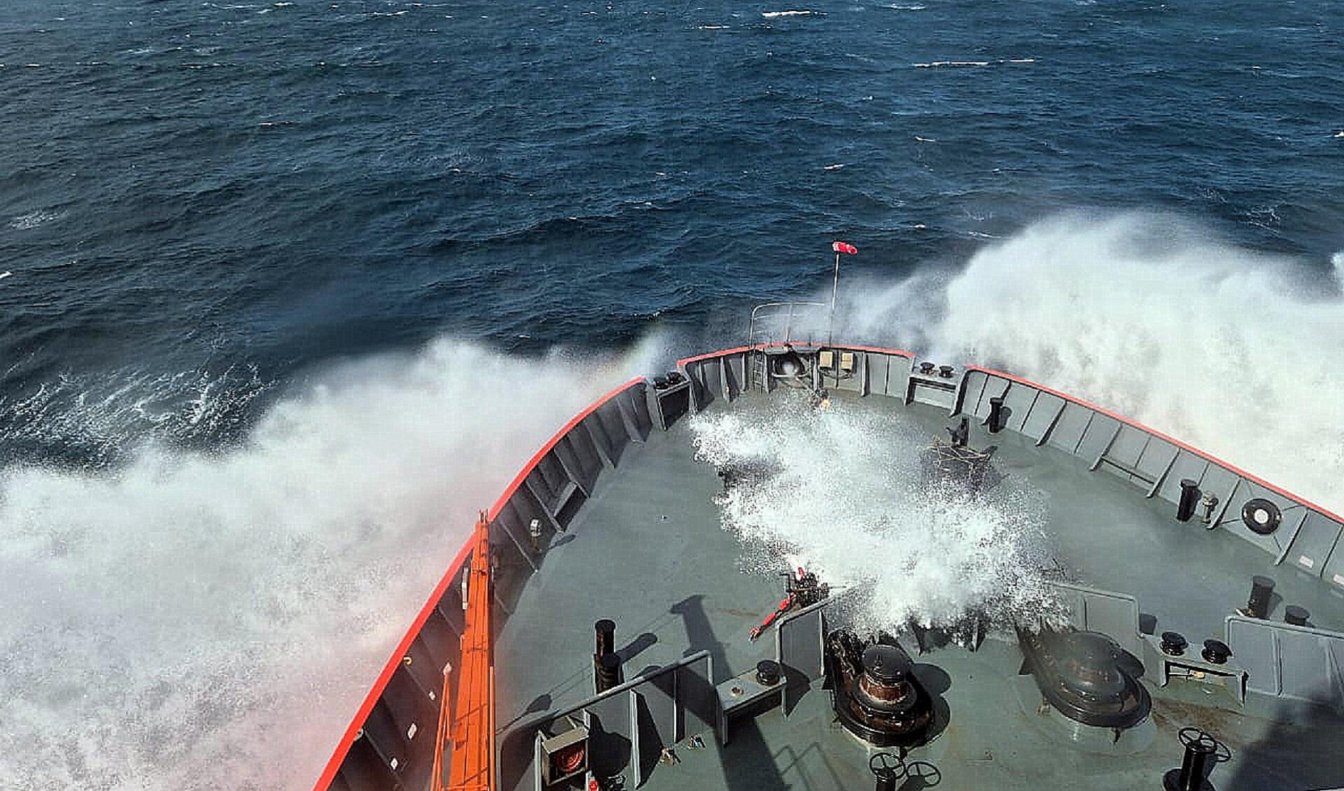 Una vez finalizada su participación en la primera etapa de la Campaña Antártica de Verano 2025-26, la unidad se encuentra navegando nuevamente rumbo a la Antártida.