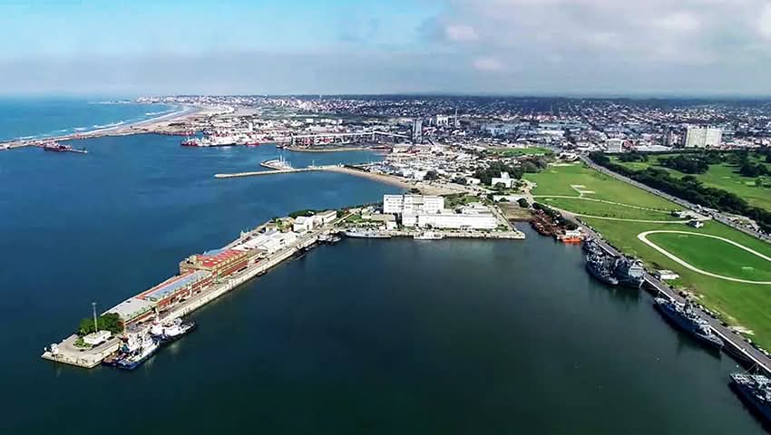 Está orientado a estudiantes de Nivel Primario y Secundario, y a sus docentes.