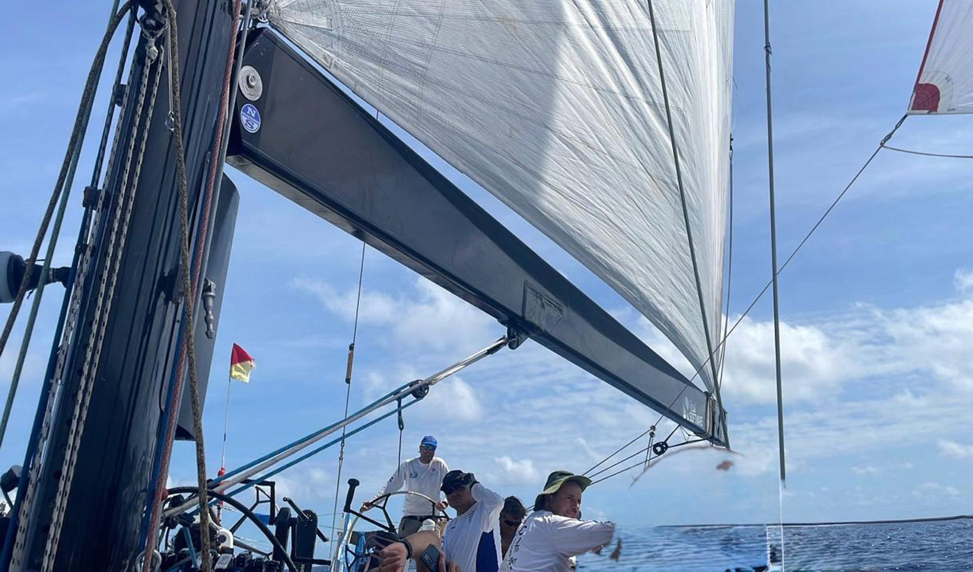 La embarcación de la Armada Argentina fue la primera en cruzar la línea de llegada en la ciudad carioca.