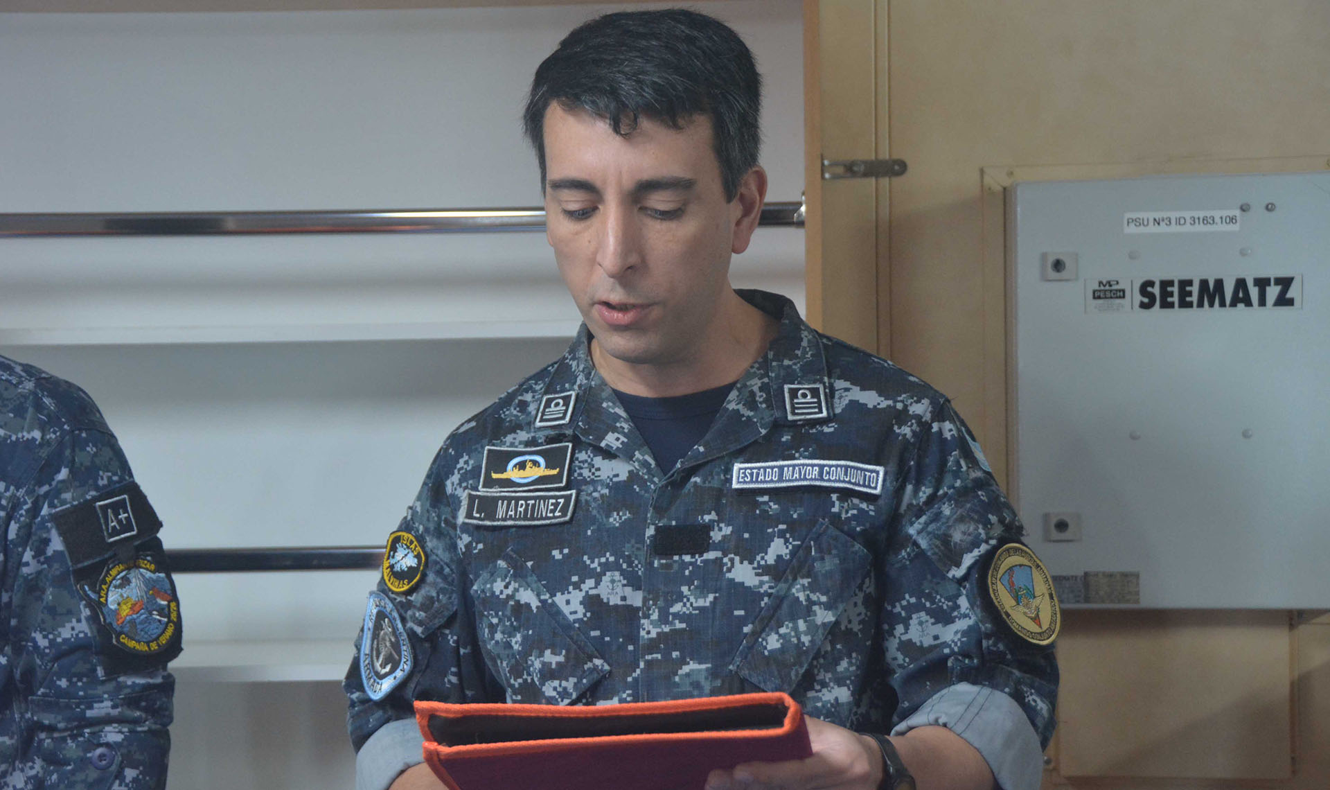 Se desarrolló en la cubierta 05 del rompehielos ARA “Almirante Irízar”, donde se encuentra el Puente de Observación.