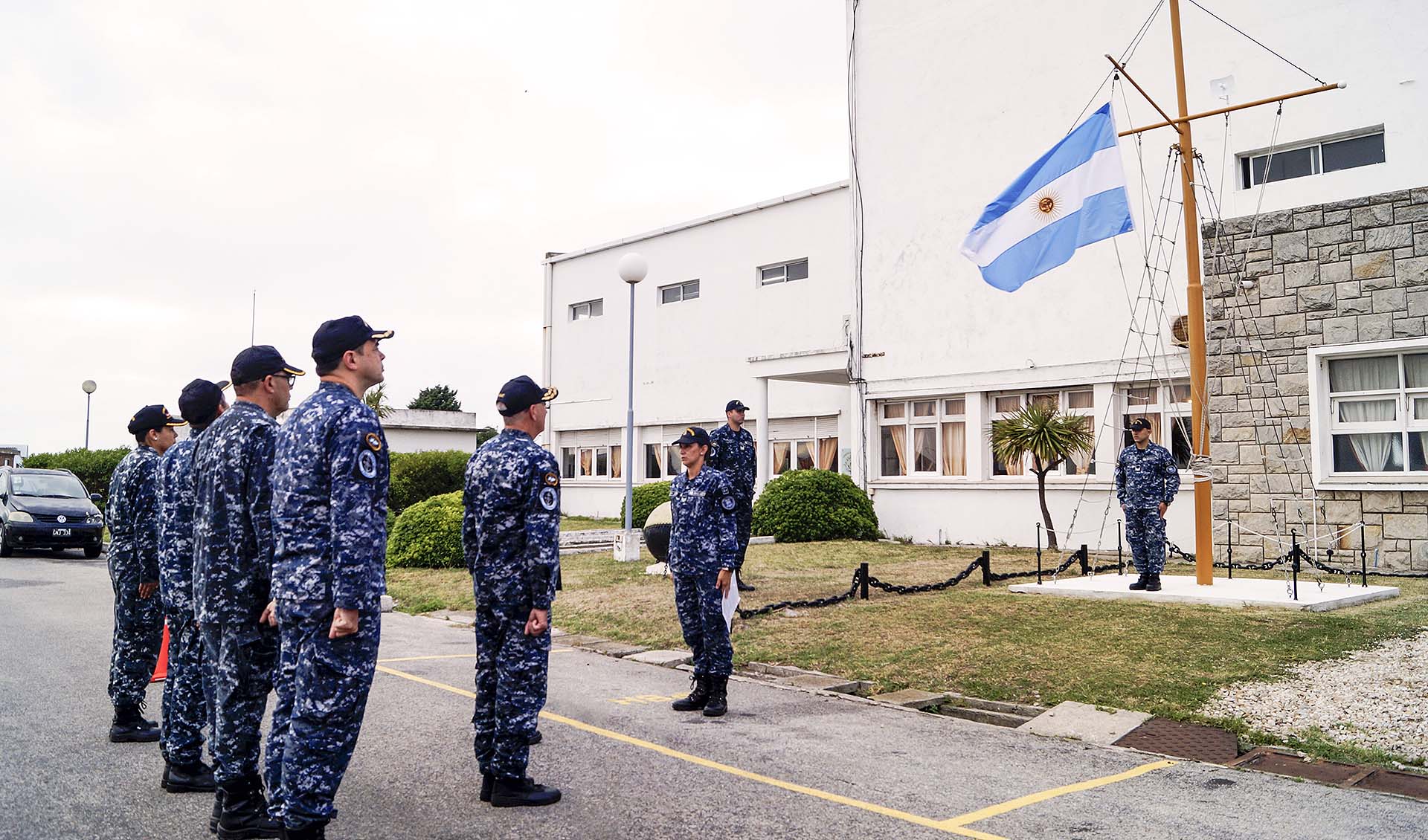 La ceremonia tuvo lugar frente al edificio de la Agrupación ubicado en la Base Naval Mar del Plata.
