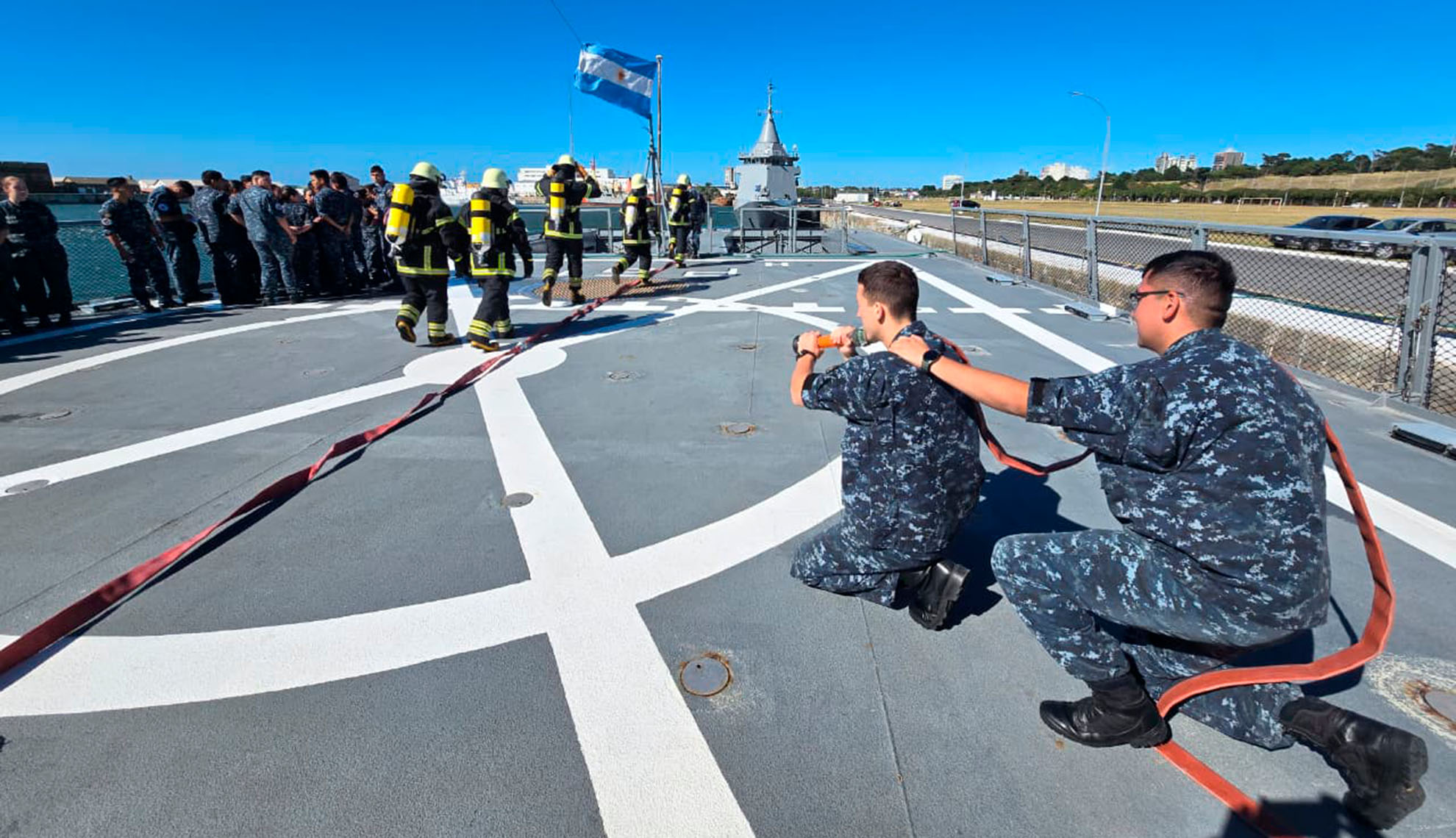 Además de realizar navegaciones costeras a bordo de las Lanchas de Instrucción para Cadetes (LICAs), visitaron destinos de la base naval. 