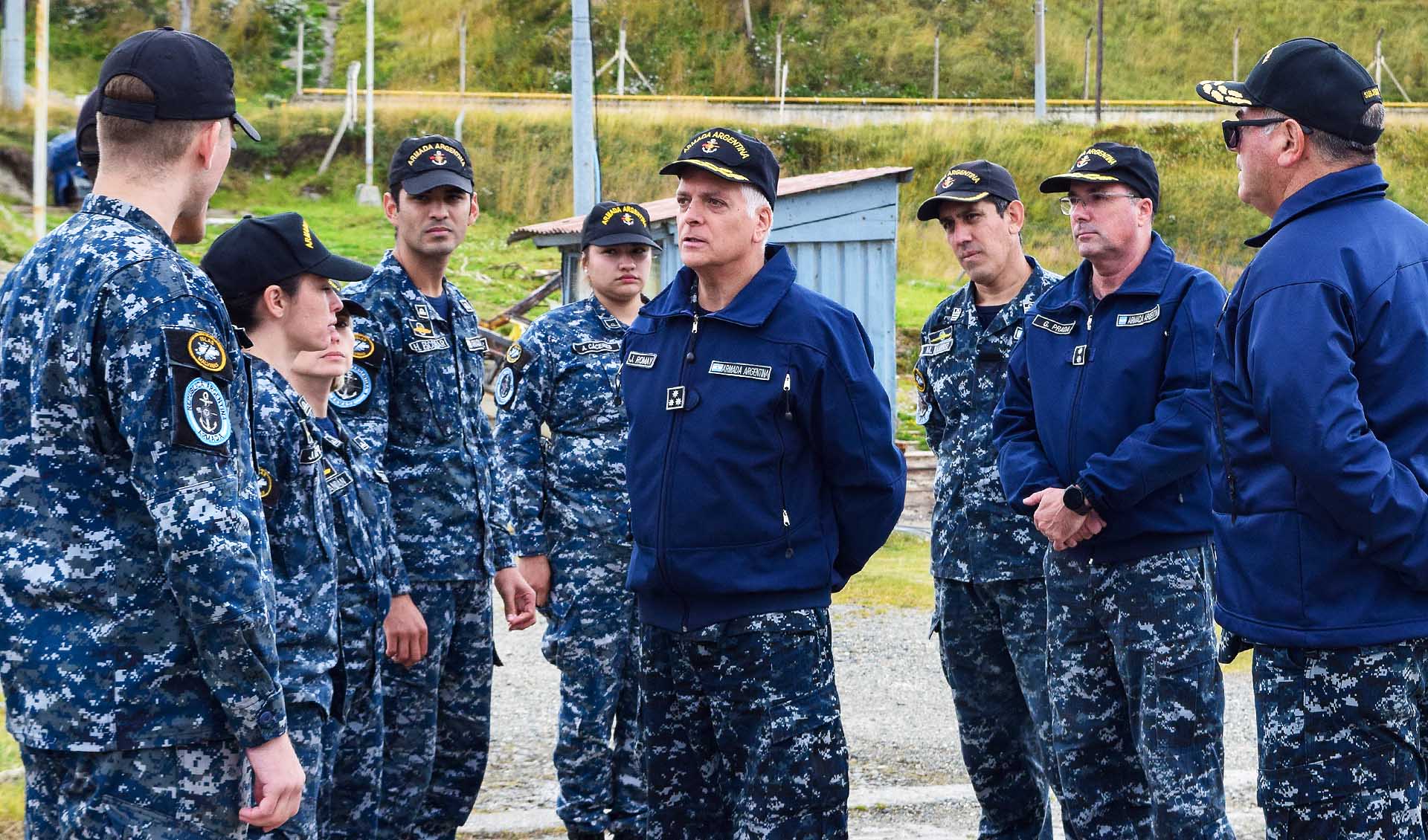 Llevó a cabo encuentros con las Planas Mayores y Suboficiales de los destinos de la zona naval 98.