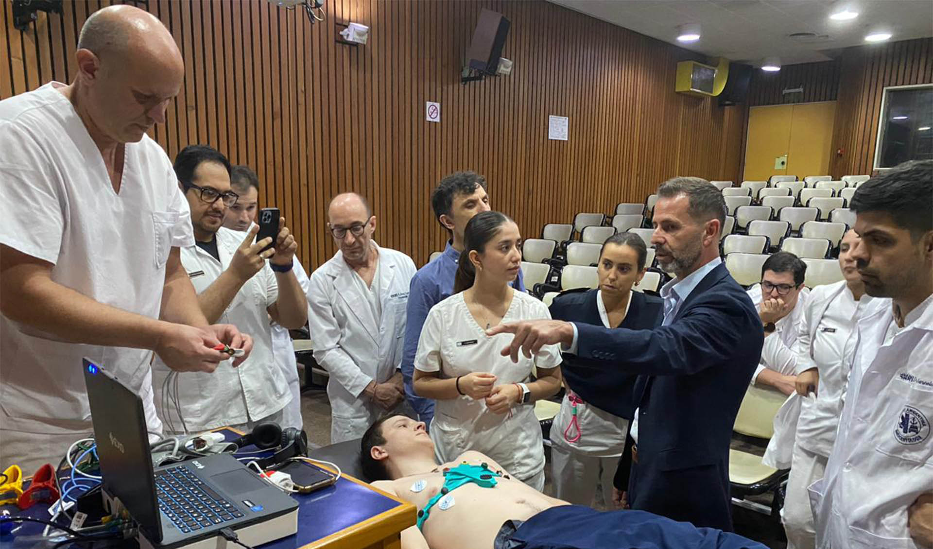 Se entregó equipamiento similar al que ya cuenta la fragata ARA “Libertad” y el rompehielos ARA “Almirante Irízar”.