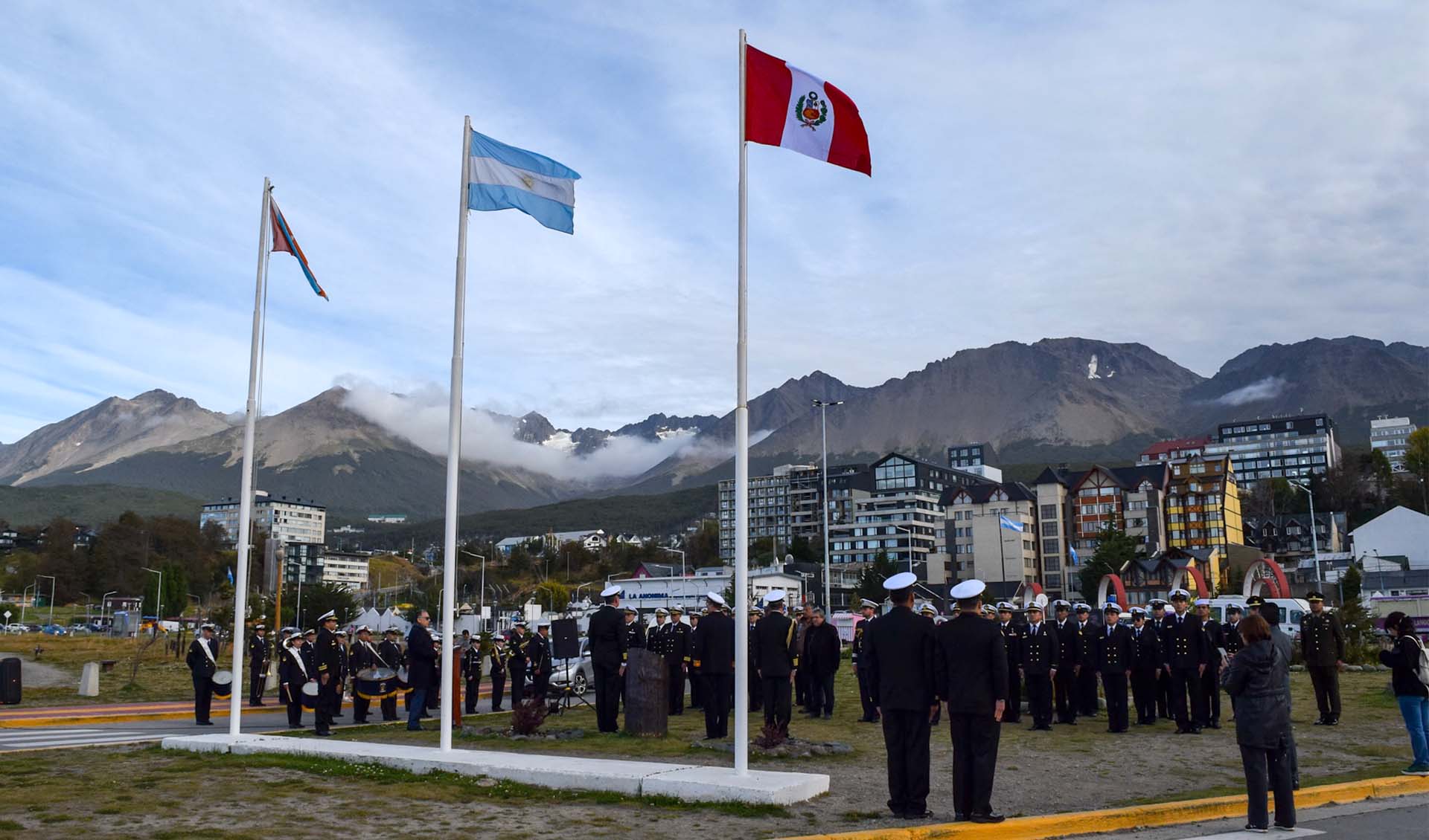 El buque oceanográfico polar de la Marina de Guerra del Perú visitó la capital fueguina en el marco de la Campaña Científica ANTAR-XXXII. 