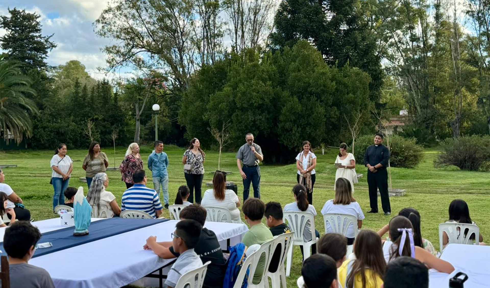 La jornada fue encabezada por el presbítero Luis Scrinzi. Además se recorrieron las aulas, que fueron reacondicionadas con la colaboración de la Obra Taller Stella Maris.