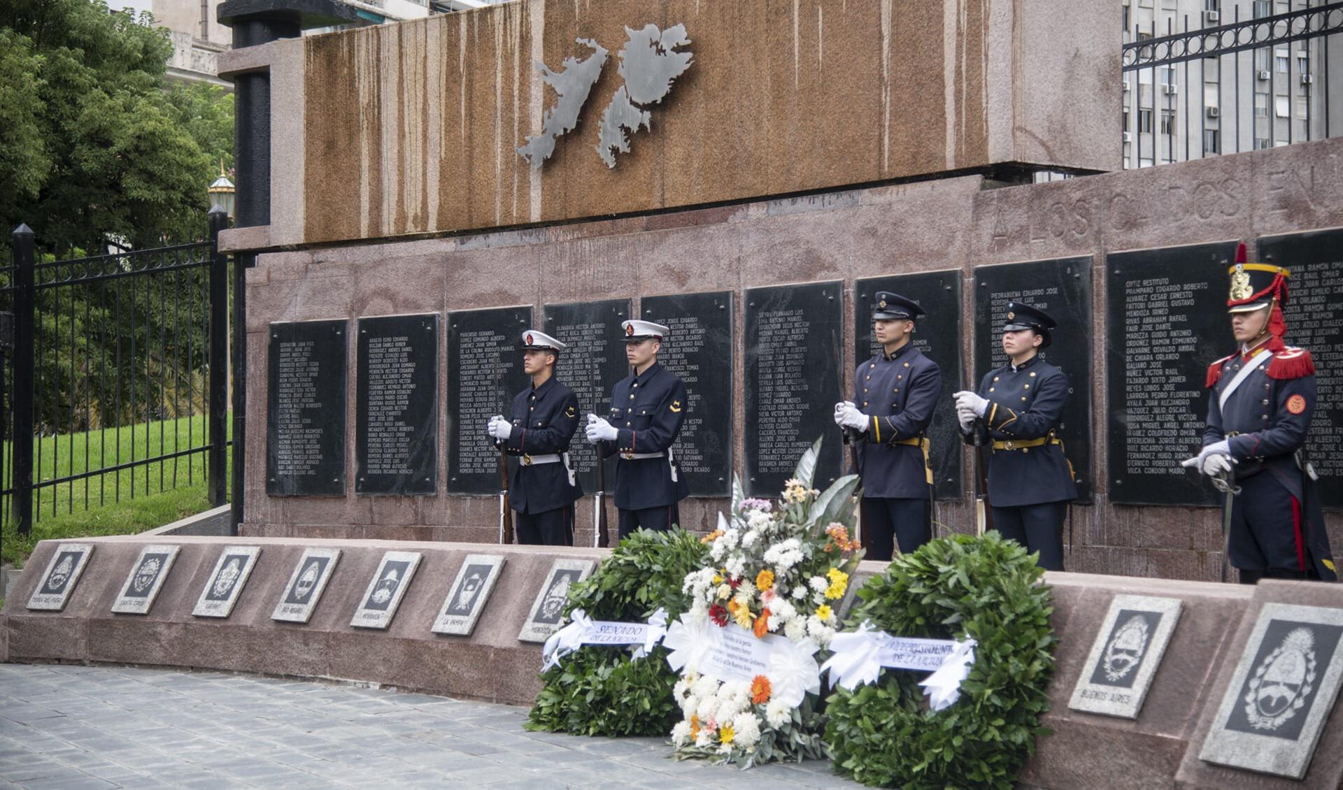 Fue encabezado por el Presidente de la Nación, Doctor Javier Milei, y tuvo lugar en el cenotafio ubicado en Plaza San Martín de Capital Federal.
