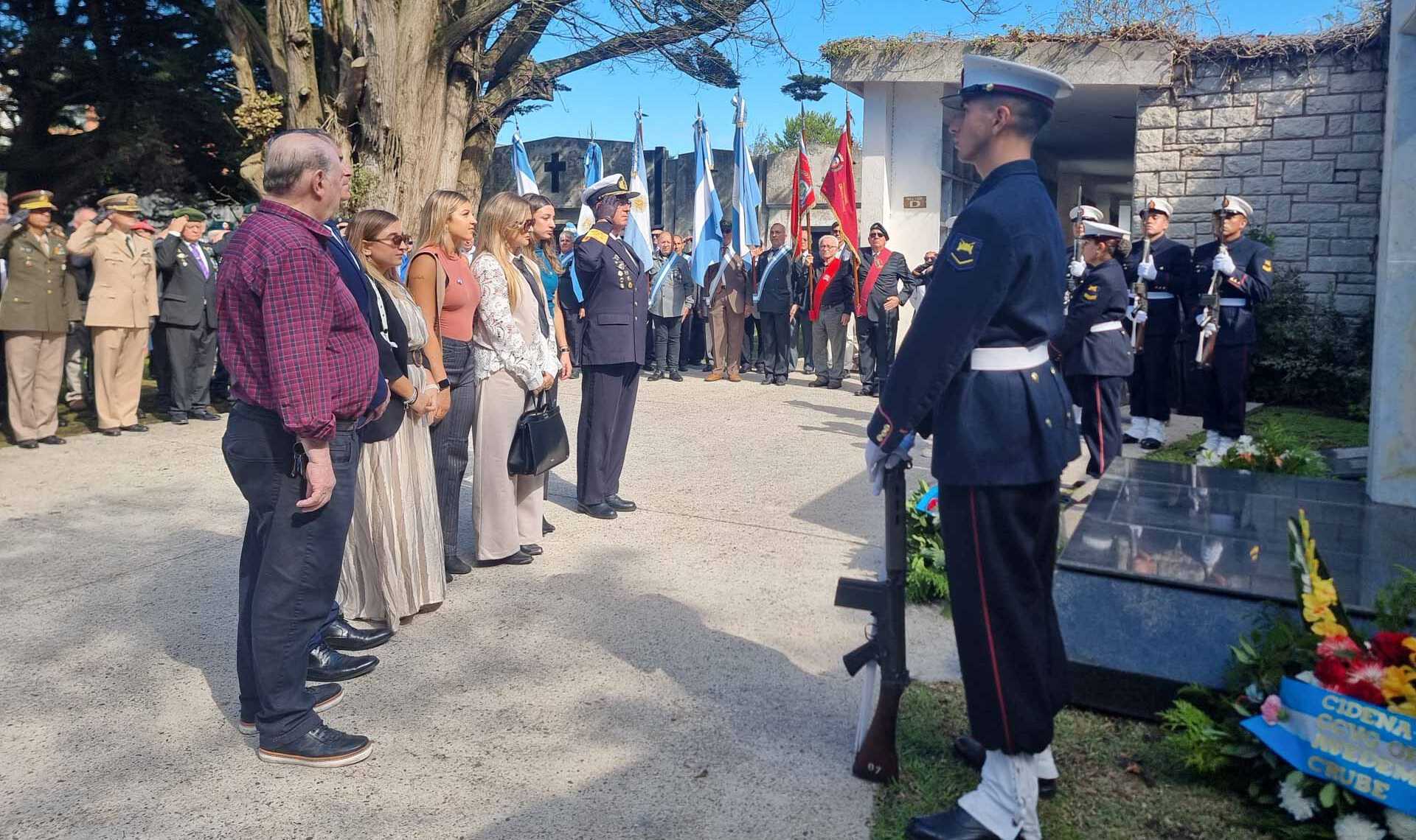 La ceremonia se llevó a cabo en el mausoleo erigido en su honor en el Cementerio de La Loma, en Mar del Plata.