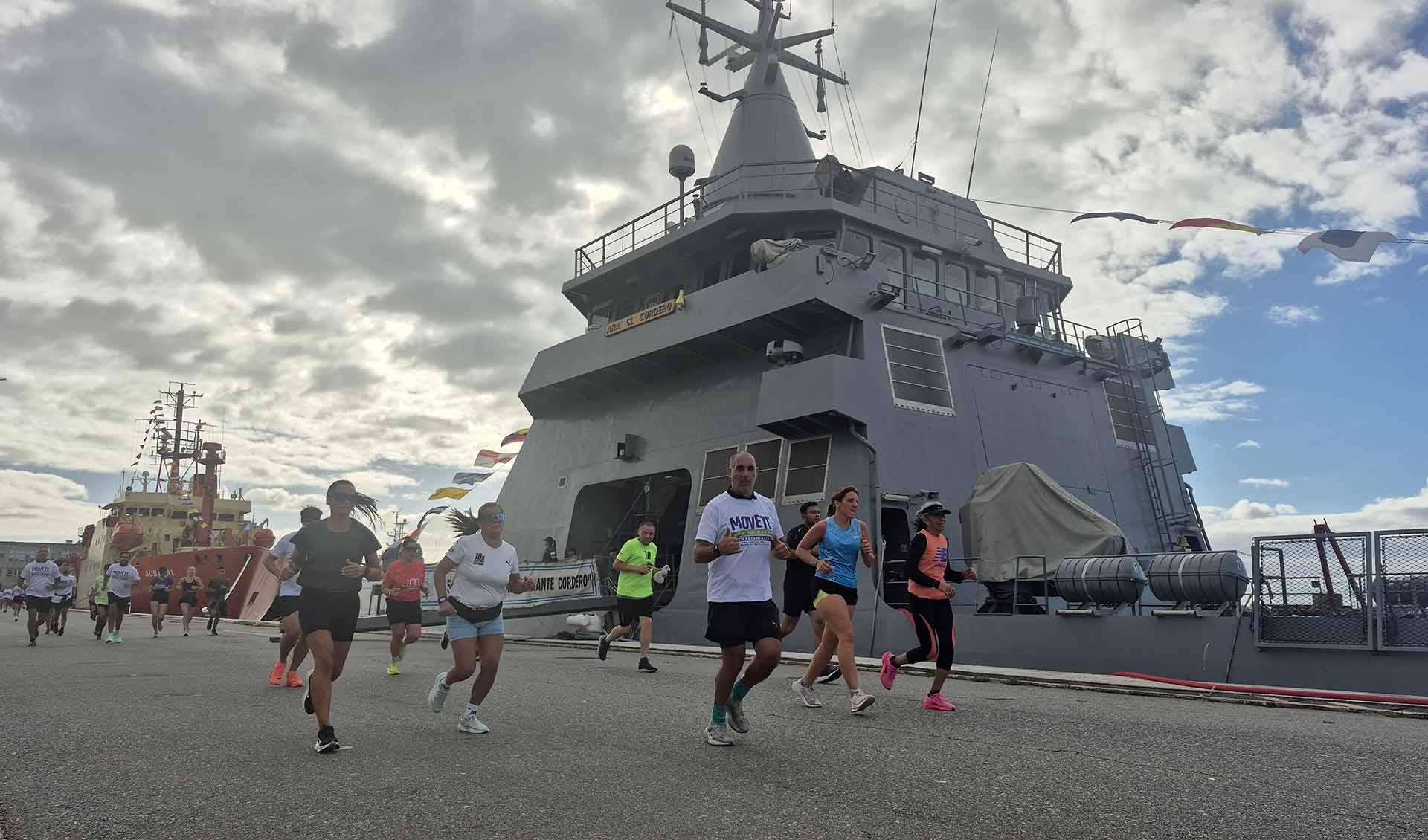 En el marco de las actividades por su centenario, la base abrió las puertas para recibir a cientos de deportistas. La jornada fue en el marco del Día Mundial de la Salud.