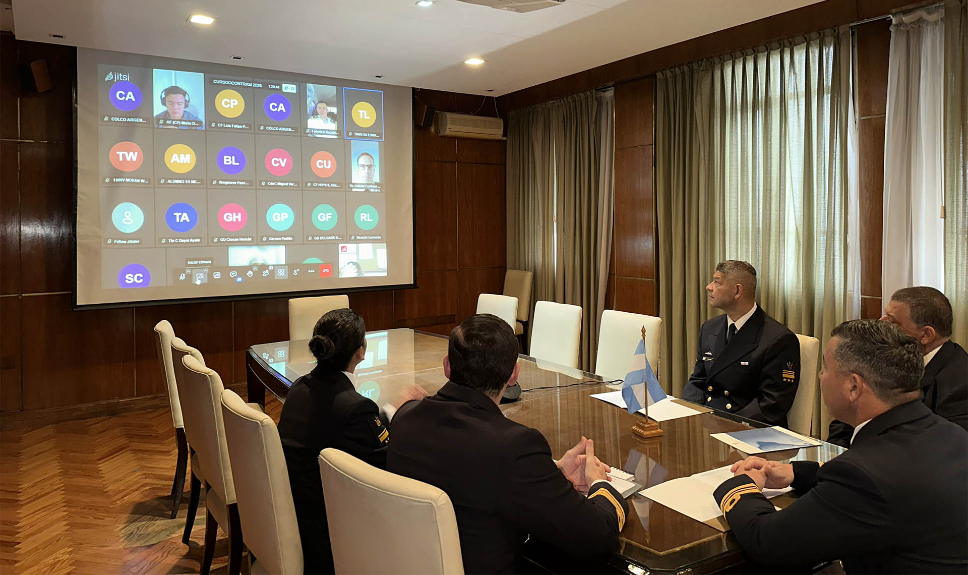 Es dictado por la Armada Argentina. En esta edición participan oficiales de las Armadas de nueve países extranjeros.