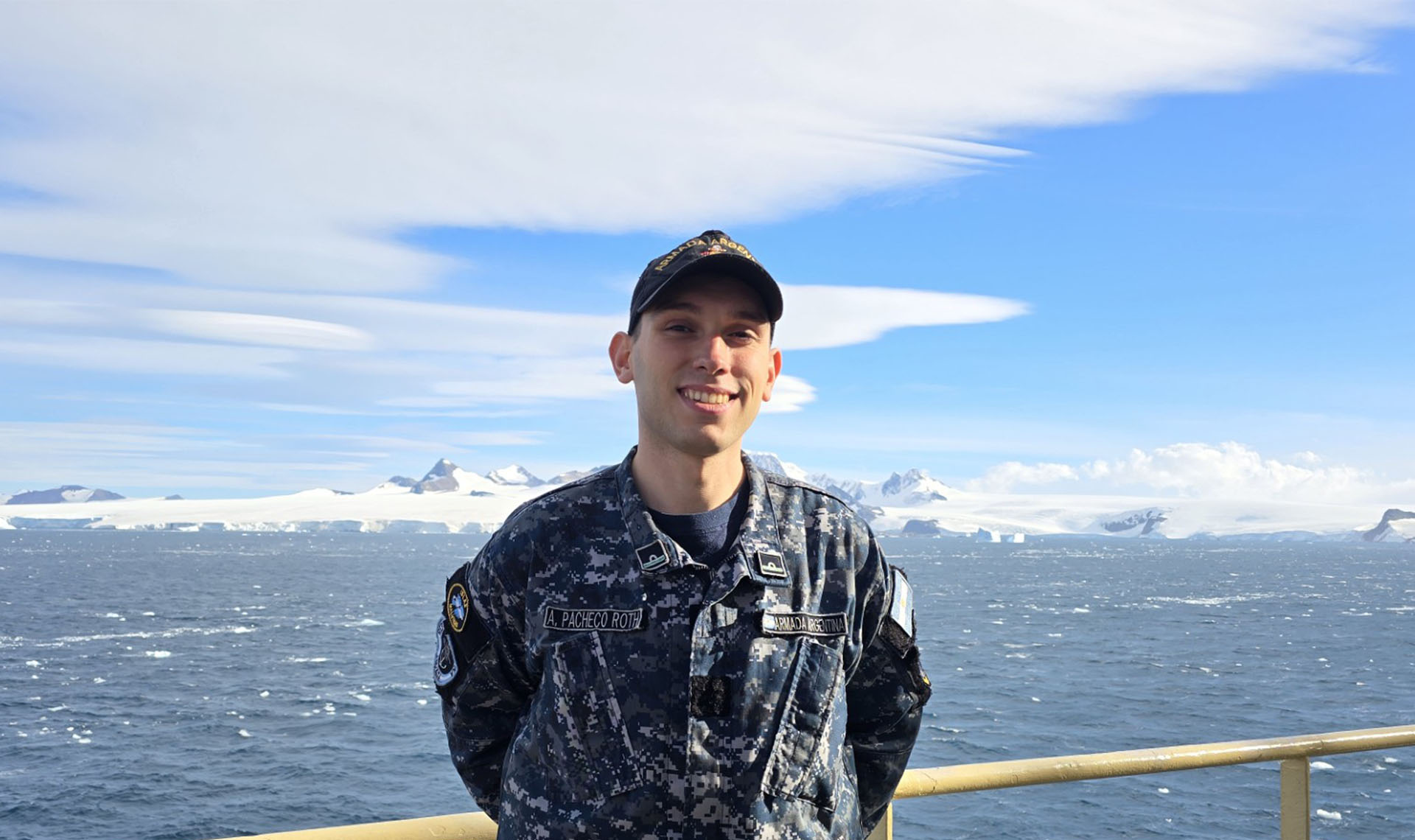 El Teniente de Fragata Auditor Alejandro Francisco Pacheco Roth relata la experiencia de haber participado en las últimas etapas de la Campaña Antártica de Verano (CAV) 2025/26 a bordo del rompehielos ARA “Almirante Irízar”.