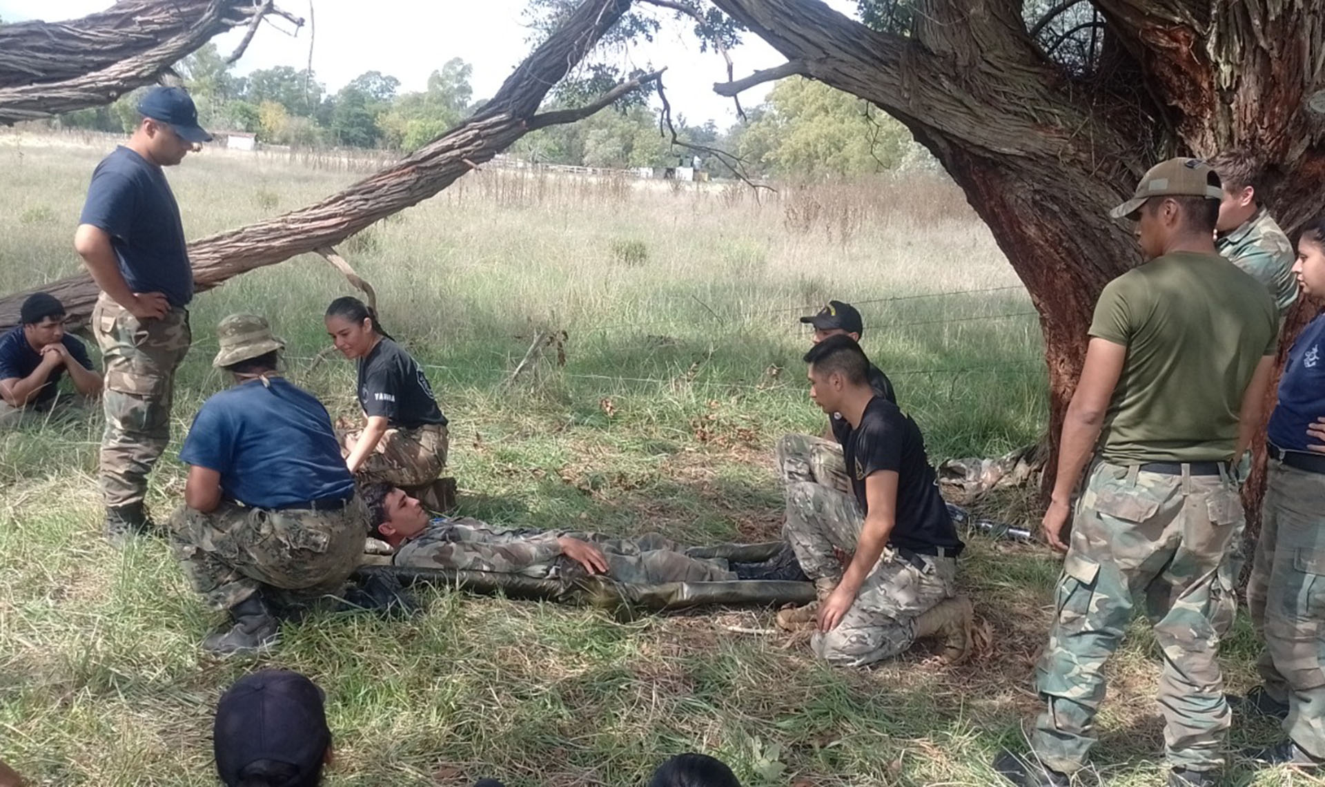El adiestramiento integral del personal en condiciones de campaña estuvo dirigido a los futuros aviadores navales y tripulantes de vuelo.