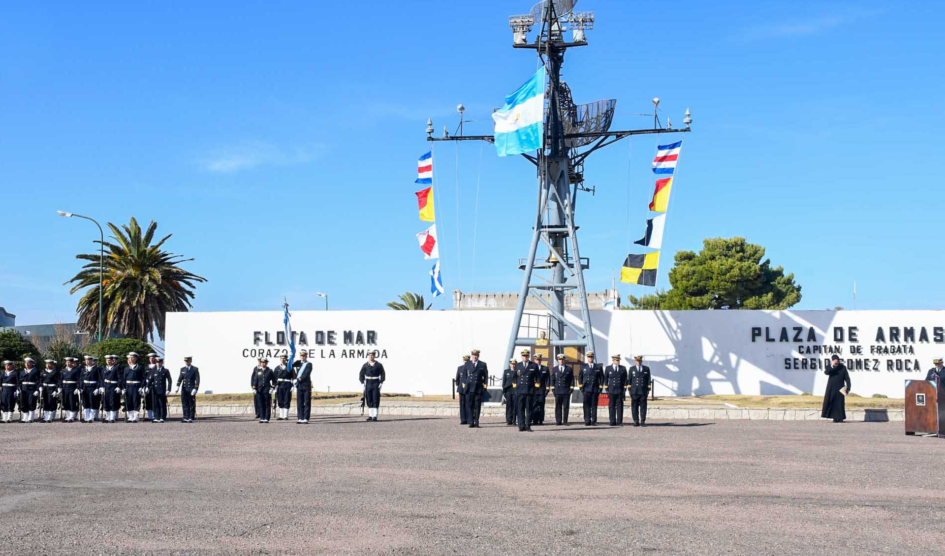 La ceremonia fue presidida por el Comandante de la Flota de Mar, Contraalmirante Pablo German Basso.