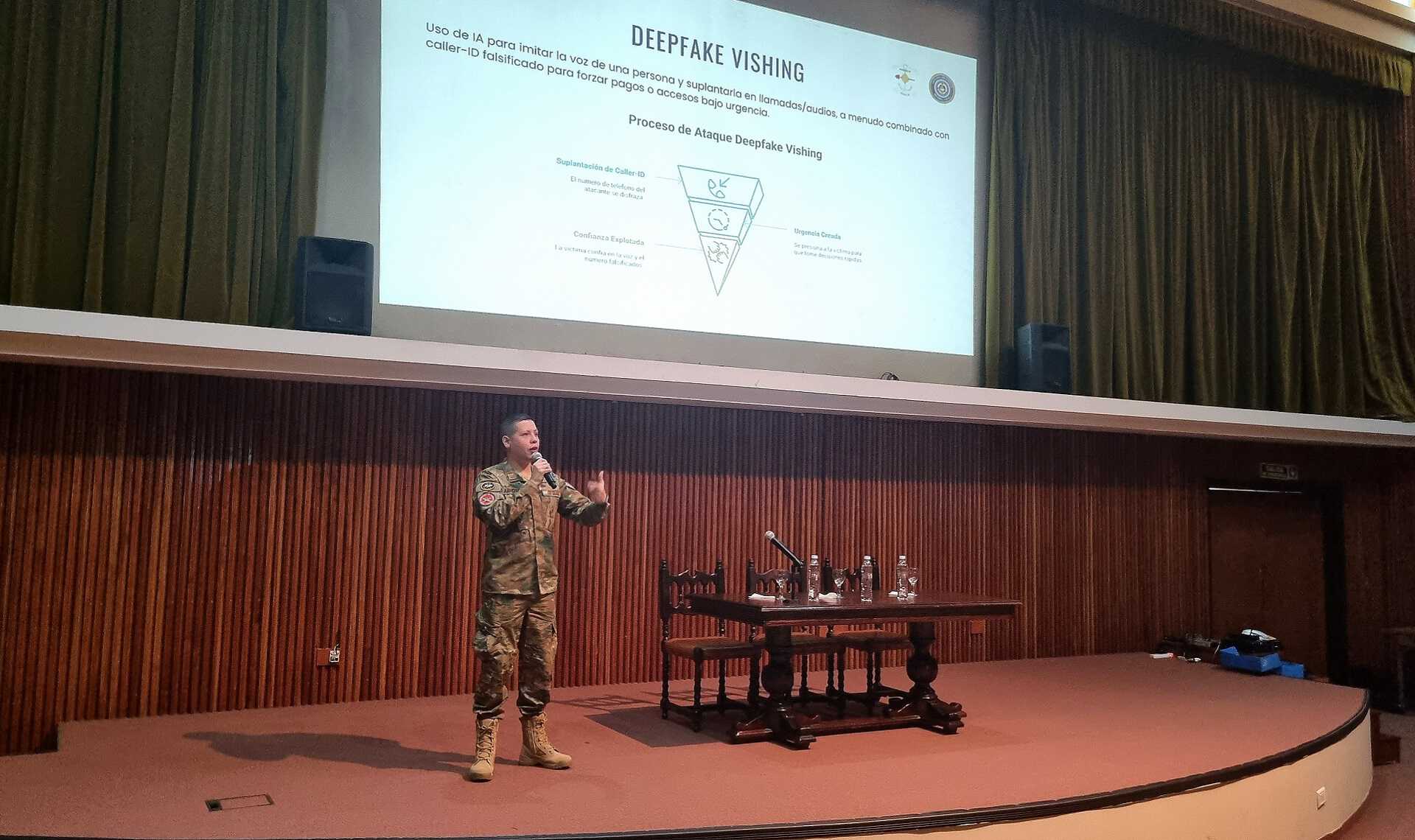 Las exposiciones abordaron principalmente la relación entre la Ciberdefensa con la Inteligencia Artificial (IA) y los nuevos desafíos que se presentan.