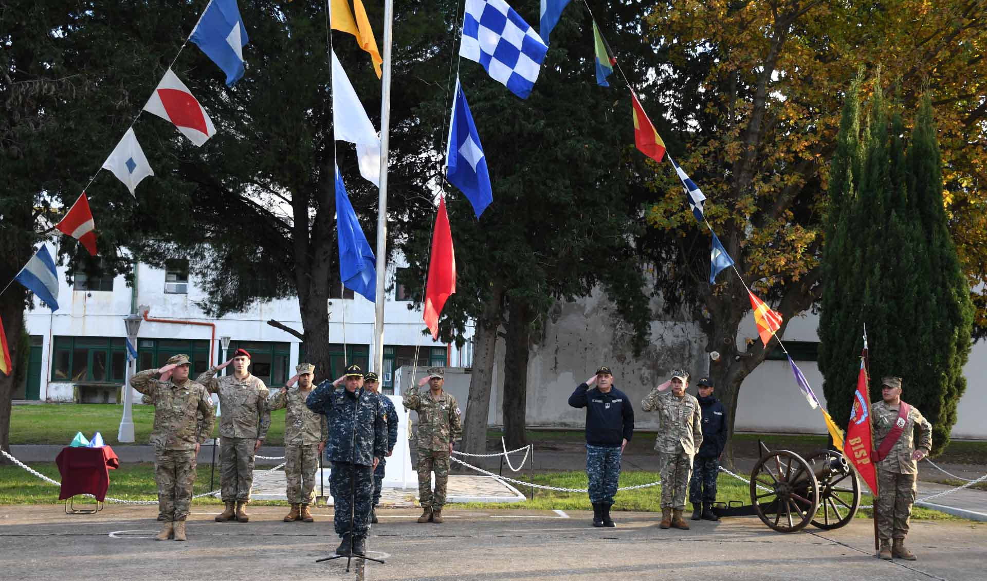 La ceremonia fue presidida por el Jefe de la Base Naval Puerto Belgrano, Capitán de Navío Rodrigo Márquez.