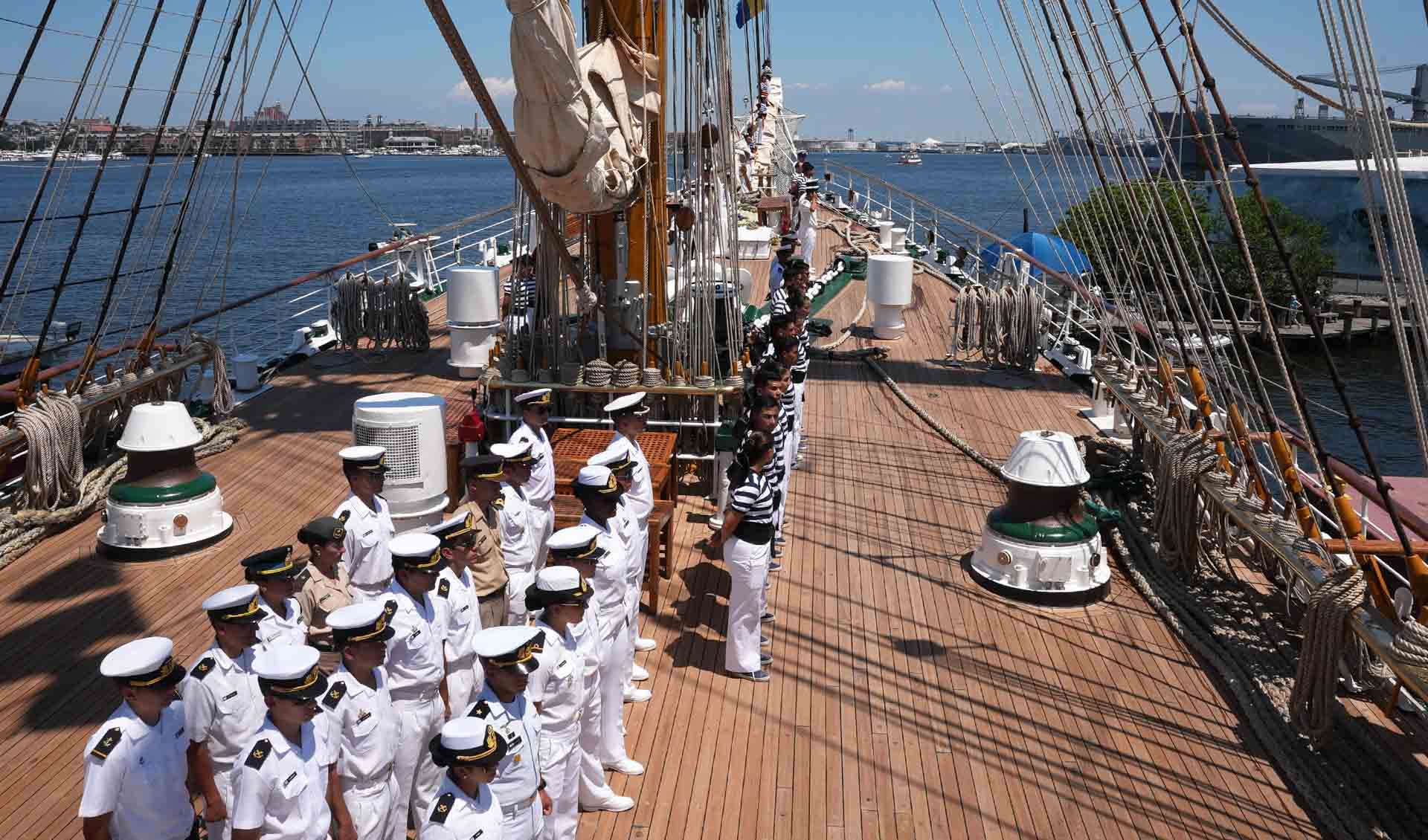Soltó amarras del puerto de Baltimore, Estados Unidos, luego de una intensa agenda de actividades profesionales e institucionales que incluyó la visita de miles de personas.
