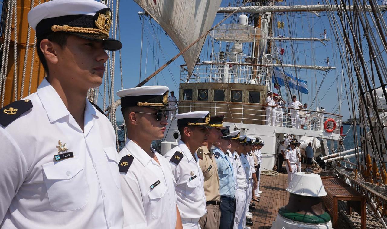 El Buque Escuela de la Armada tomó amarras este sábado en la ciudad estadounidense, donde desarrolla una agenda de actividades profesionales, protocolares y de integración.