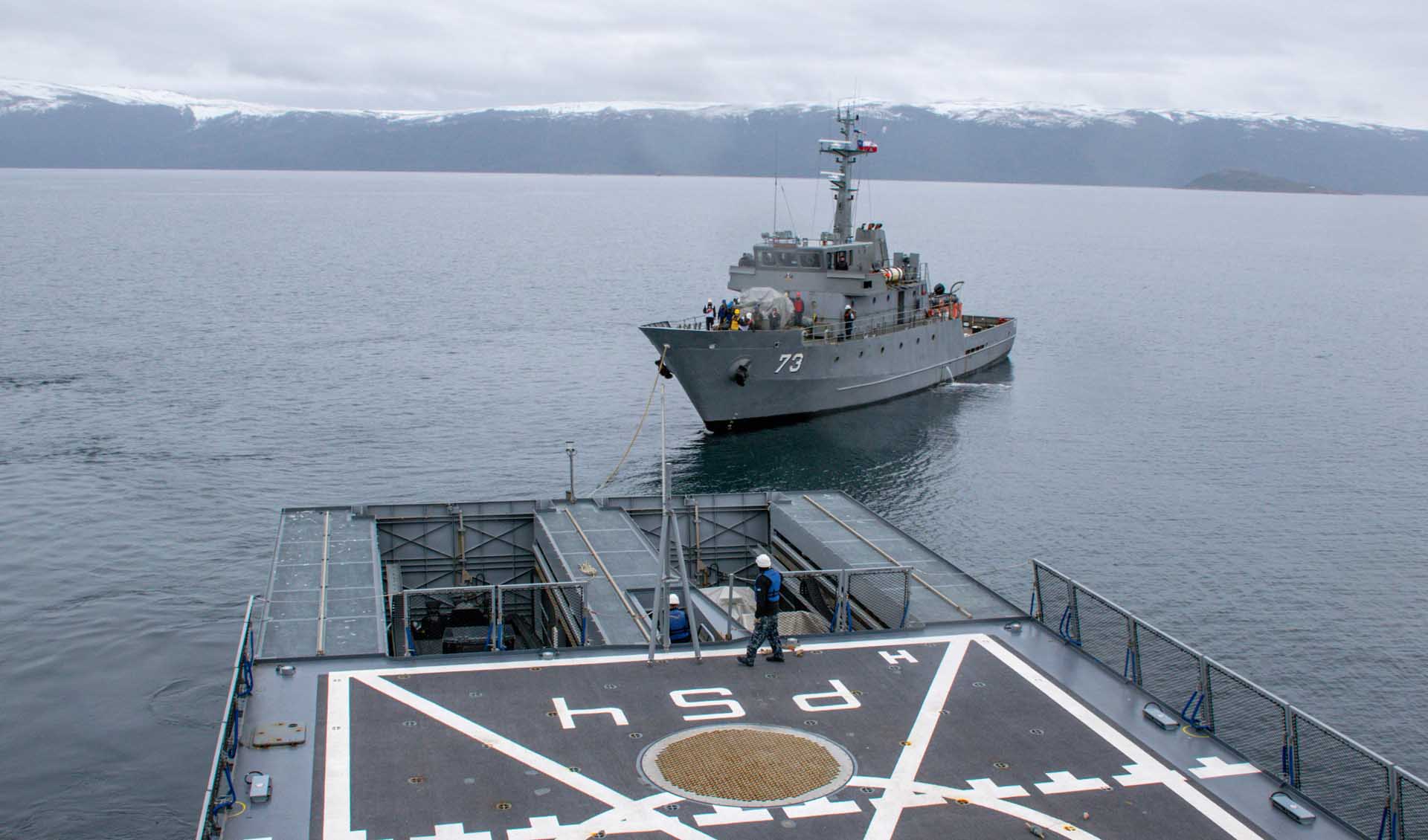 Unidades de superficie y medios aeronavales de la Armada Argentina participan del ejercicio combinado con la Armada de Chile.
