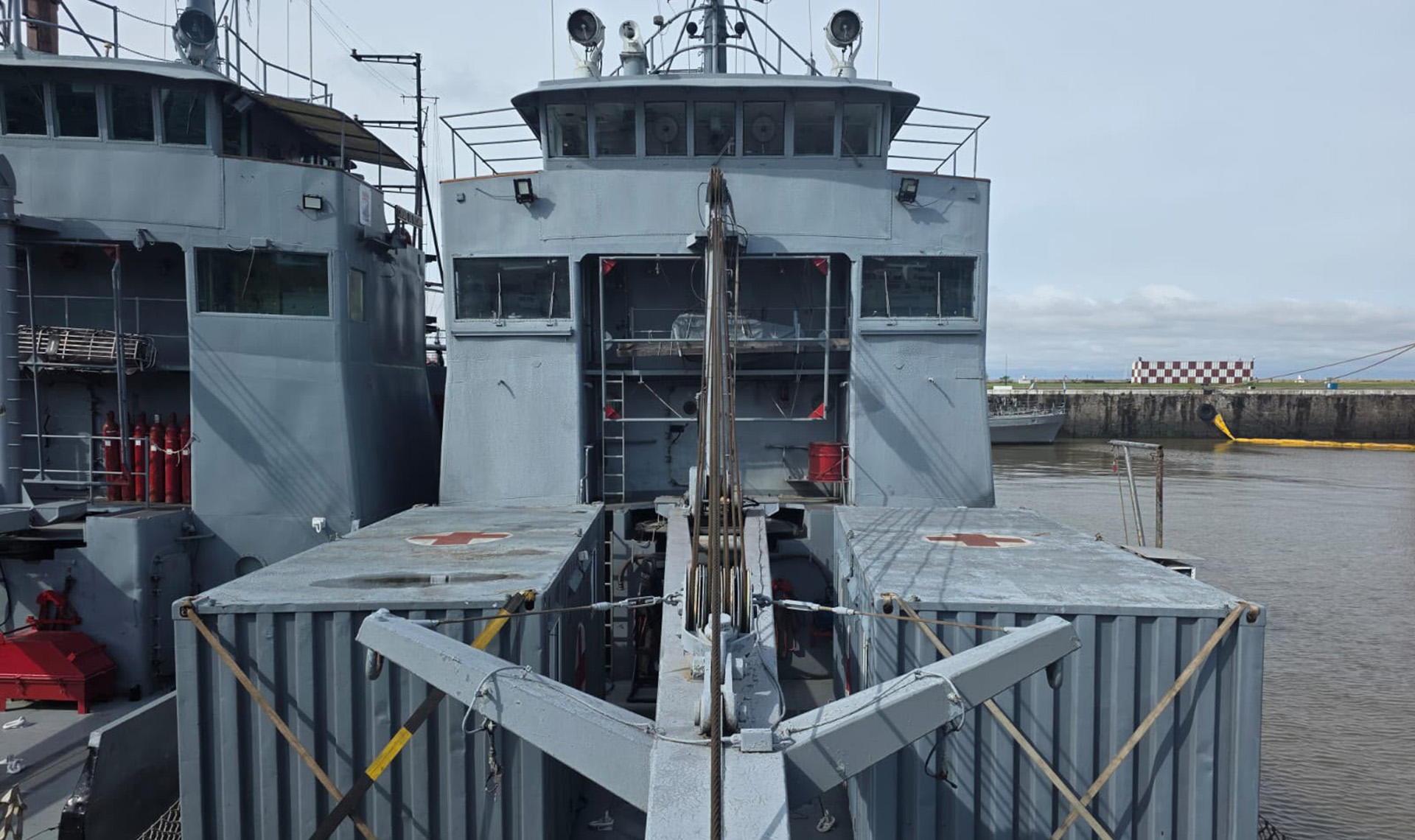 Desplegará medios para asistir a la población que podría resultar afectada por este fenómeno. La Base Naval Zárate concentrará Vehículos Anfibios Logísticos para optimizar las tareas de asistencia.